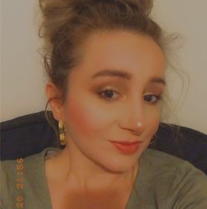 Meet your Posher, Alejandra